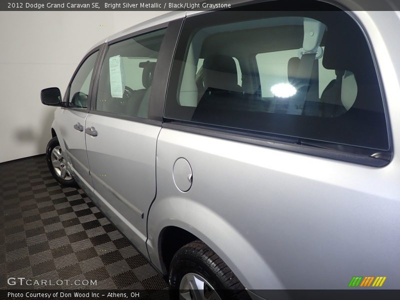 Bright Silver Metallic / Black/Light Graystone 2012 Dodge Grand Caravan SE