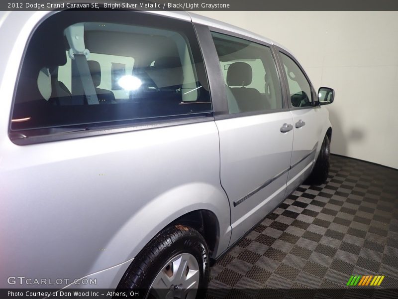 Bright Silver Metallic / Black/Light Graystone 2012 Dodge Grand Caravan SE