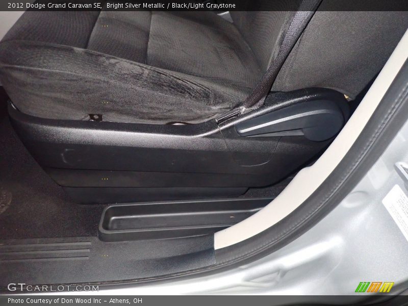 Bright Silver Metallic / Black/Light Graystone 2012 Dodge Grand Caravan SE