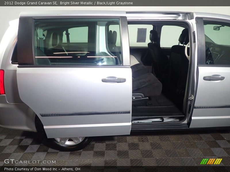 Bright Silver Metallic / Black/Light Graystone 2012 Dodge Grand Caravan SE