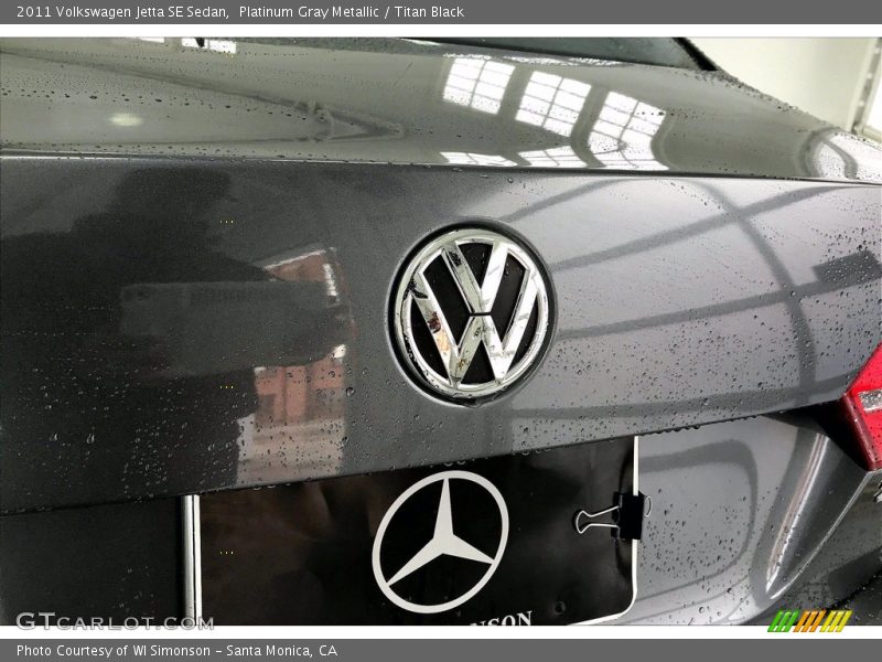 Platinum Gray Metallic / Titan Black 2011 Volkswagen Jetta SE Sedan