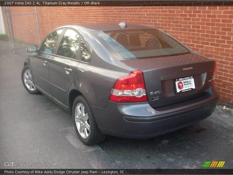 Titanium Gray Metallic / Off-Black 2007 Volvo S40 2.4i