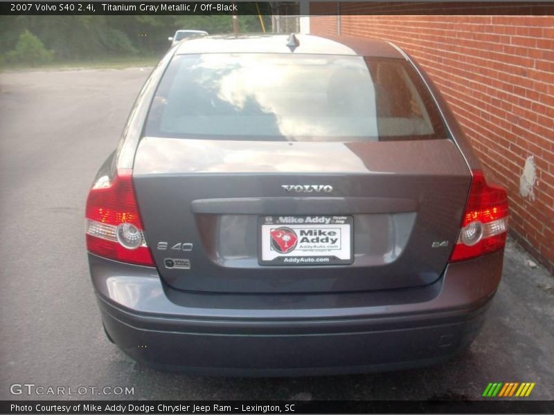 Titanium Gray Metallic / Off-Black 2007 Volvo S40 2.4i