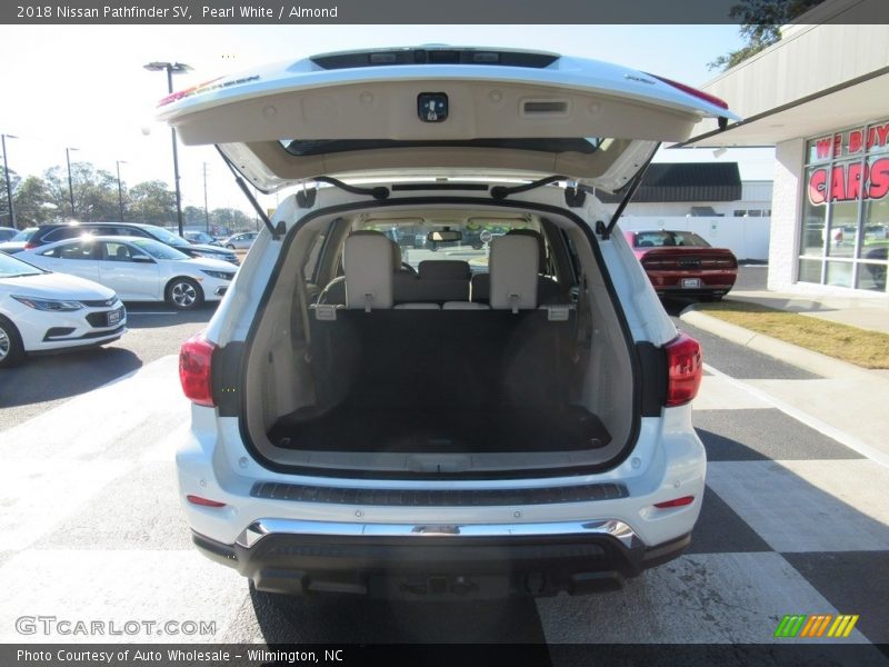 Pearl White / Almond 2018 Nissan Pathfinder SV