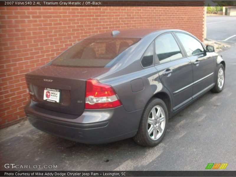 Titanium Gray Metallic / Off-Black 2007 Volvo S40 2.4i