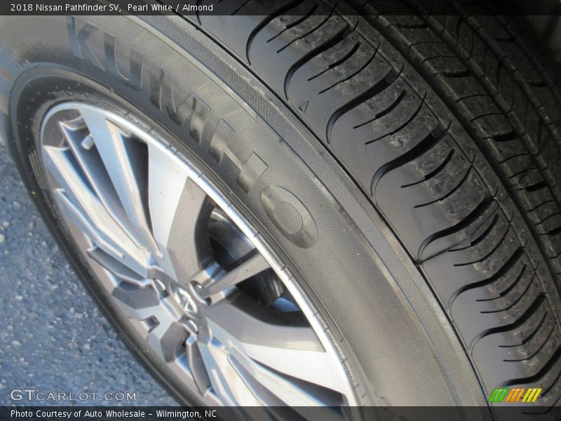 Pearl White / Almond 2018 Nissan Pathfinder SV