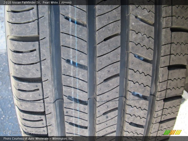 Pearl White / Almond 2018 Nissan Pathfinder SV