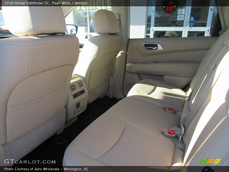 Pearl White / Almond 2018 Nissan Pathfinder SV