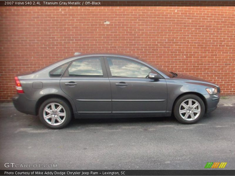 Titanium Gray Metallic / Off-Black 2007 Volvo S40 2.4i