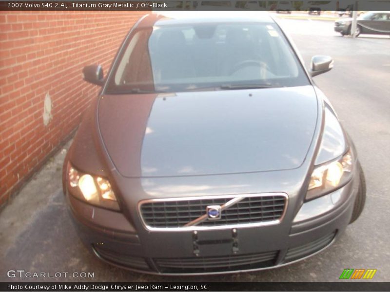 Titanium Gray Metallic / Off-Black 2007 Volvo S40 2.4i