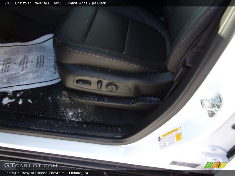 Summit White / Jet Black 2021 Chevrolet Traverse LT AWD