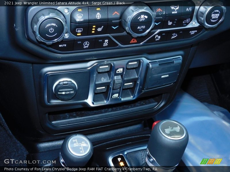 Controls of 2021 Wrangler Unlimited Sahara Altitude 4x4