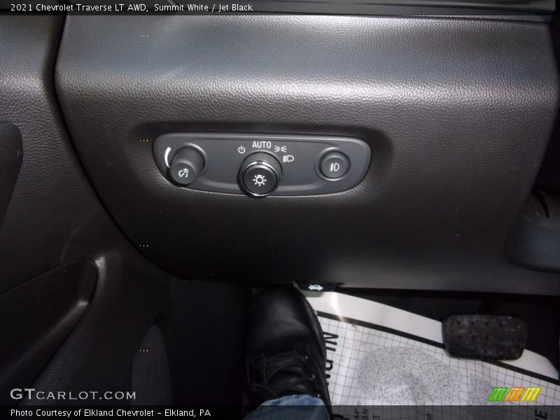 Summit White / Jet Black 2021 Chevrolet Traverse LT AWD