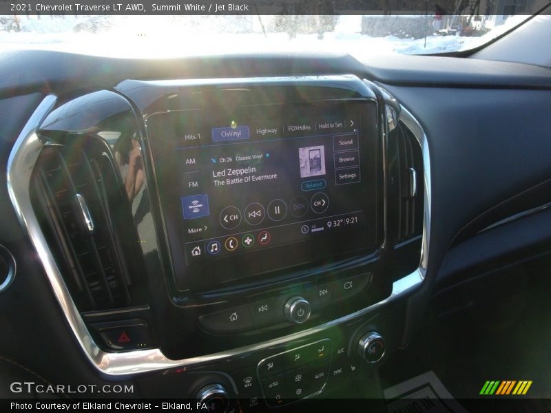 Summit White / Jet Black 2021 Chevrolet Traverse LT AWD