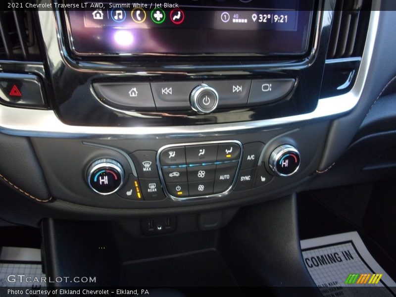 Summit White / Jet Black 2021 Chevrolet Traverse LT AWD