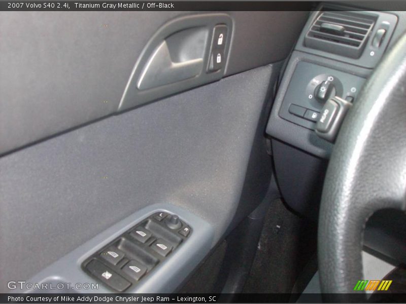 Titanium Gray Metallic / Off-Black 2007 Volvo S40 2.4i
