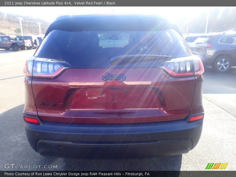 Velvet Red Pearl / Black 2021 Jeep Cherokee Latitude Plus 4x4