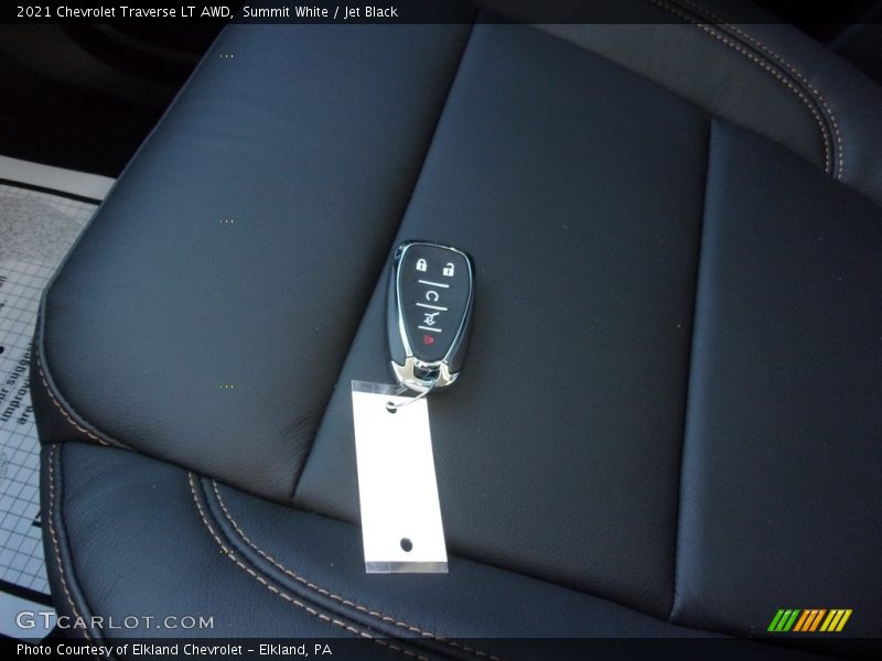 Summit White / Jet Black 2021 Chevrolet Traverse LT AWD