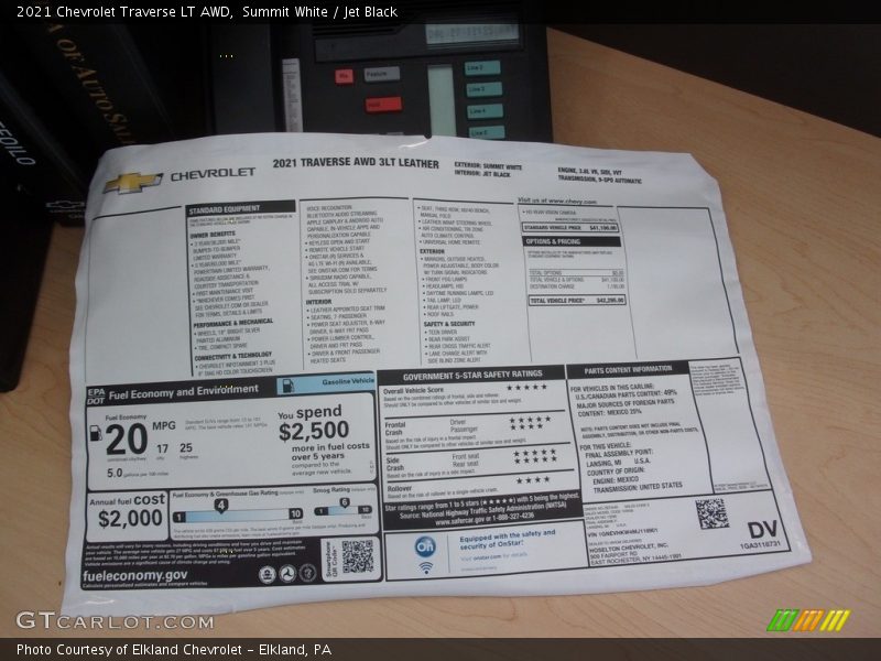 Summit White / Jet Black 2021 Chevrolet Traverse LT AWD