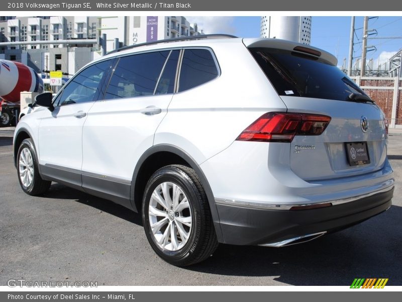 White Silver Metallic / Titan Black 2018 Volkswagen Tiguan SE