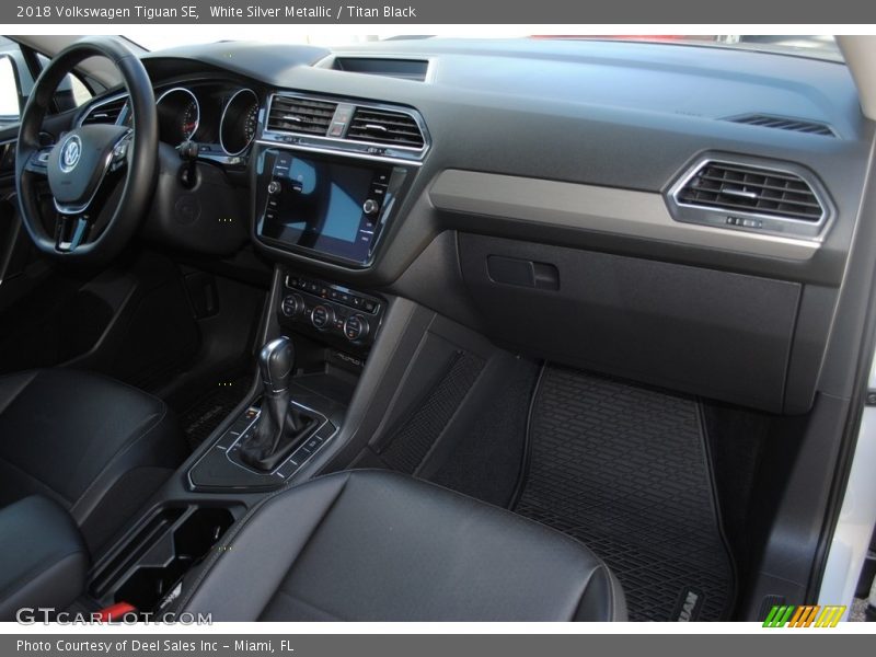 White Silver Metallic / Titan Black 2018 Volkswagen Tiguan SE