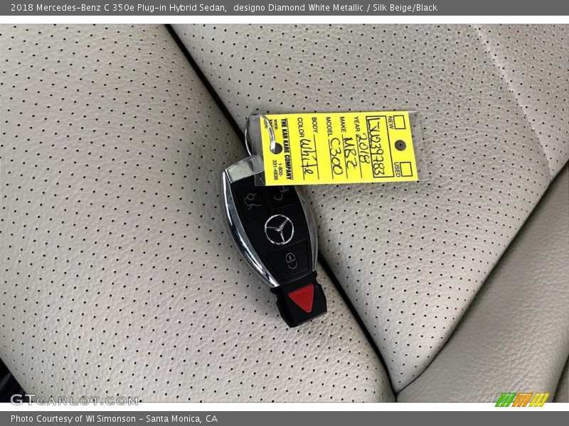 designo Diamond White Metallic / Silk Beige/Black 2018 Mercedes-Benz C 350e Plug-in Hybrid Sedan