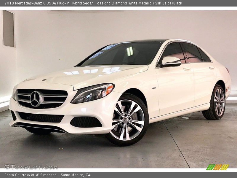Front 3/4 View of 2018 C 350e Plug-in Hybrid Sedan