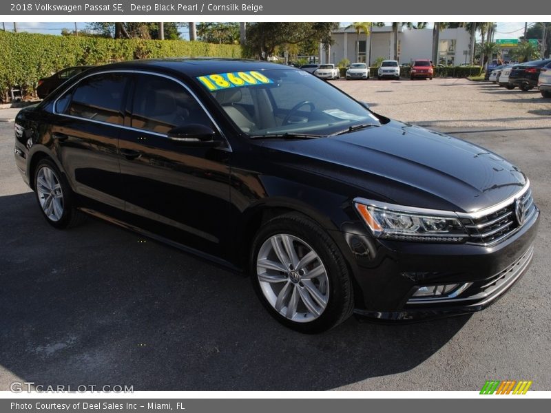 Deep Black Pearl / Cornsilk Beige 2018 Volkswagen Passat SE