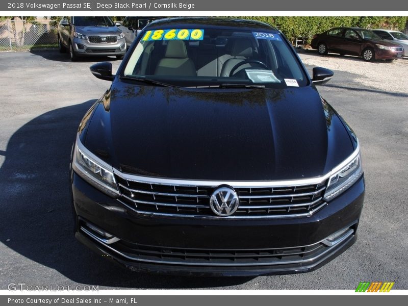 Deep Black Pearl / Cornsilk Beige 2018 Volkswagen Passat SE