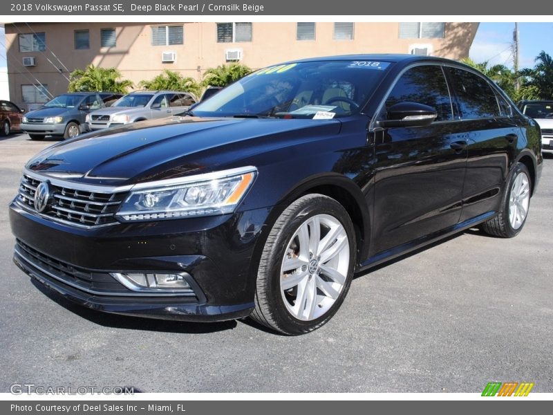 Deep Black Pearl / Cornsilk Beige 2018 Volkswagen Passat SE
