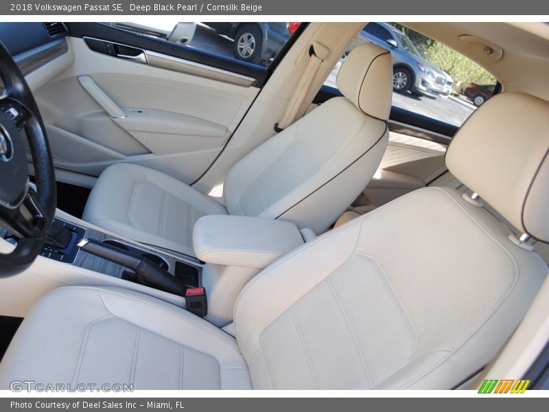 Deep Black Pearl / Cornsilk Beige 2018 Volkswagen Passat SE