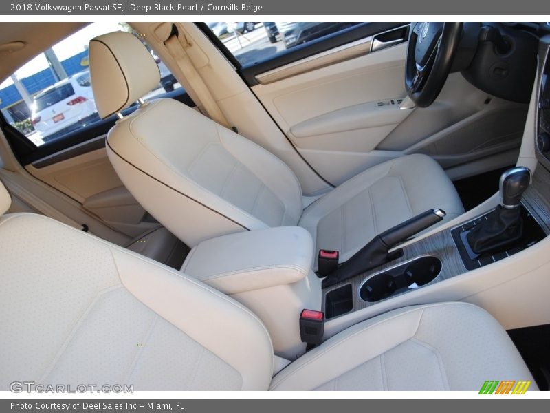 Deep Black Pearl / Cornsilk Beige 2018 Volkswagen Passat SE