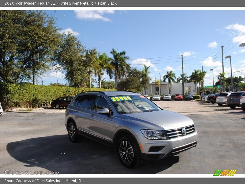 Pyrite Silver Metallic / Titan Black 2020 Volkswagen Tiguan SE