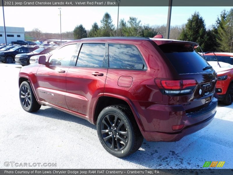 Velvet Red Pearl / Black 2021 Jeep Grand Cherokee Laredo 4x4