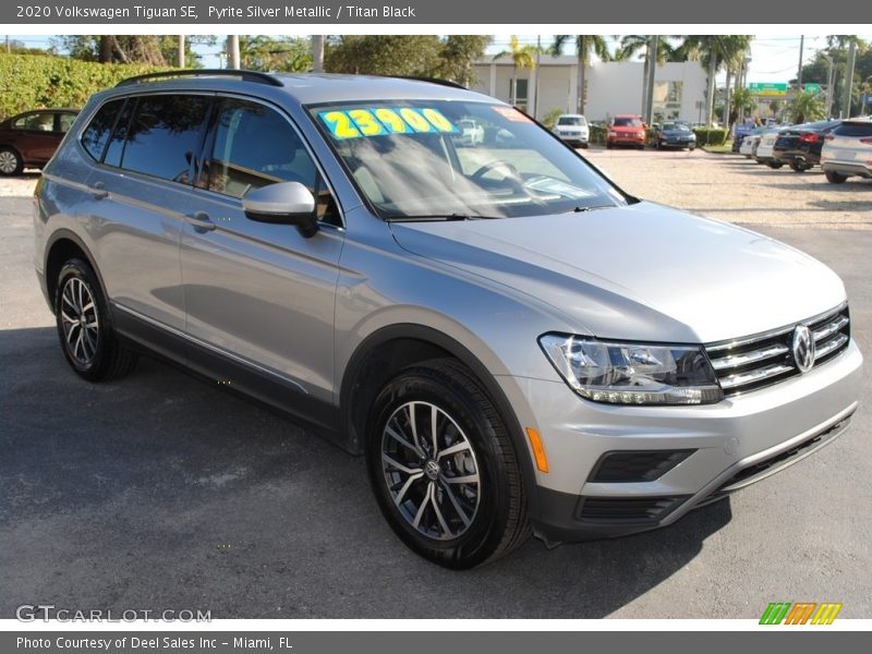 Pyrite Silver Metallic / Titan Black 2020 Volkswagen Tiguan SE