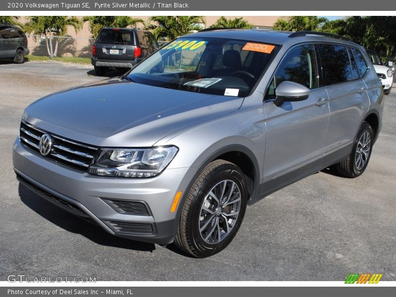 Pyrite Silver Metallic / Titan Black 2020 Volkswagen Tiguan SE