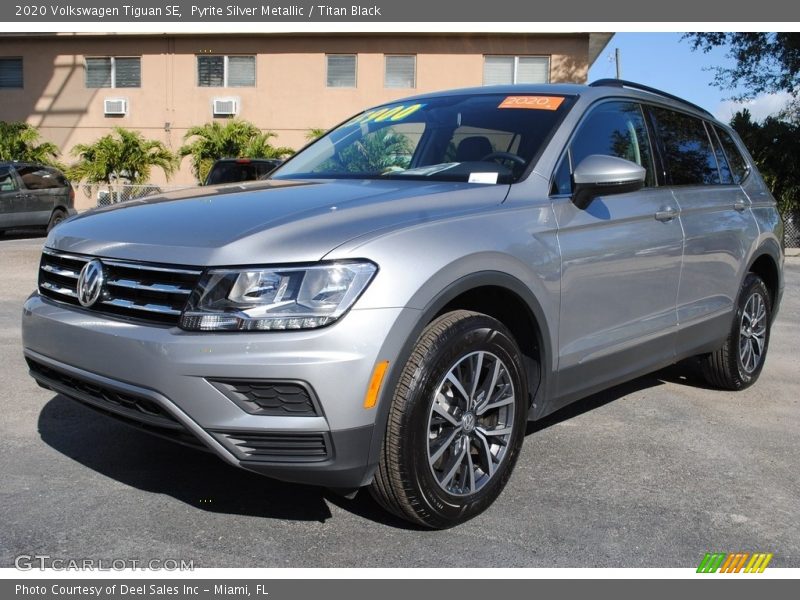 Pyrite Silver Metallic / Titan Black 2020 Volkswagen Tiguan SE