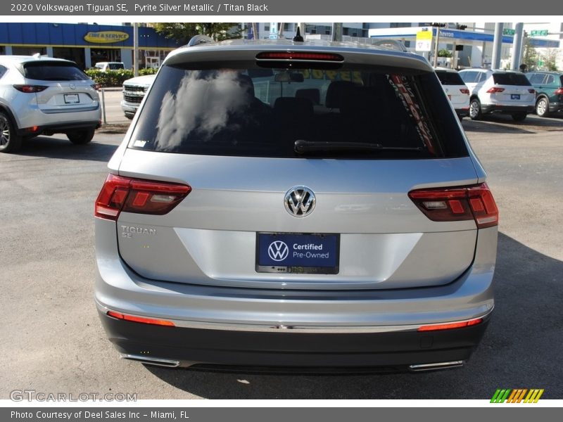 Pyrite Silver Metallic / Titan Black 2020 Volkswagen Tiguan SE