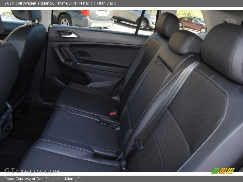 Pyrite Silver Metallic / Titan Black 2020 Volkswagen Tiguan SE