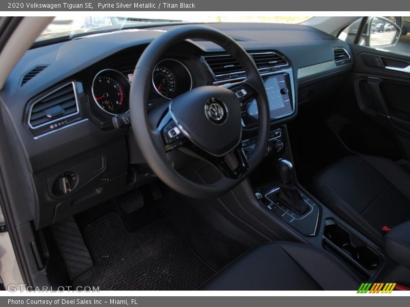 Pyrite Silver Metallic / Titan Black 2020 Volkswagen Tiguan SE