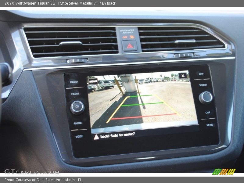 Pyrite Silver Metallic / Titan Black 2020 Volkswagen Tiguan SE