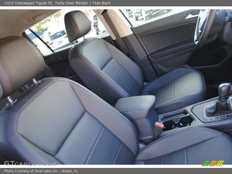 Pyrite Silver Metallic / Titan Black 2020 Volkswagen Tiguan SE
