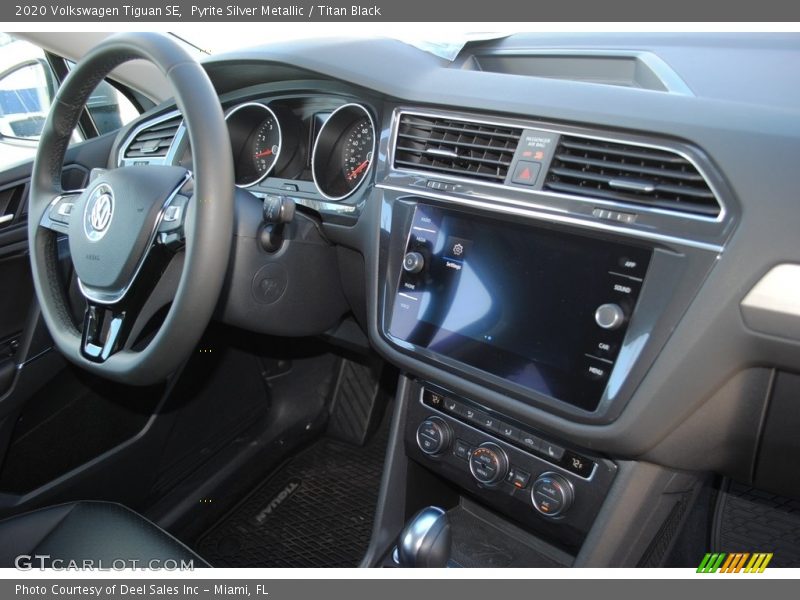 Pyrite Silver Metallic / Titan Black 2020 Volkswagen Tiguan SE