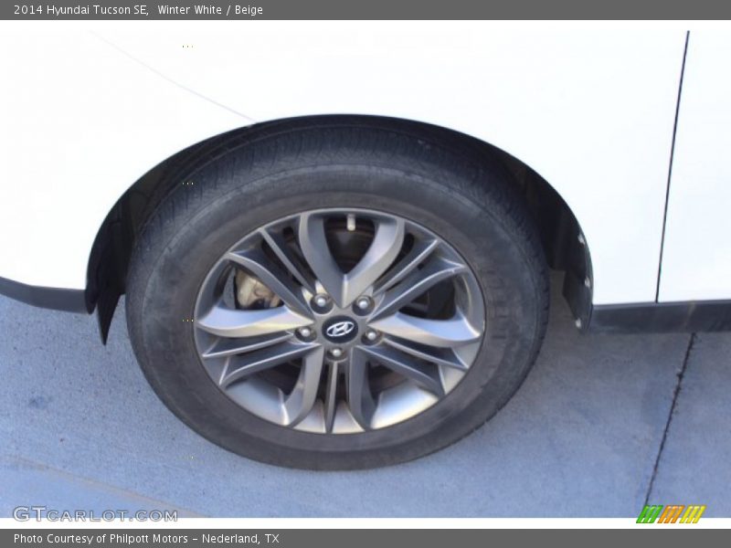 Winter White / Beige 2014 Hyundai Tucson SE