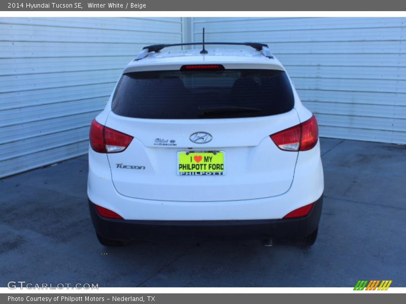 Winter White / Beige 2014 Hyundai Tucson SE