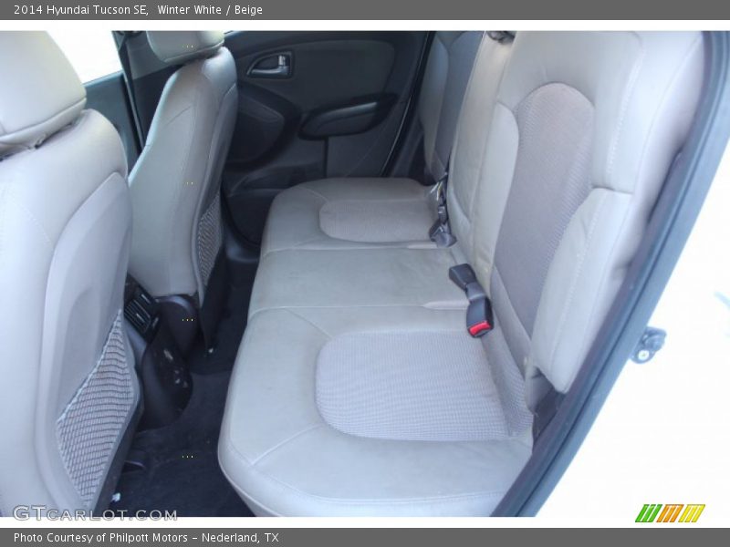 Winter White / Beige 2014 Hyundai Tucson SE