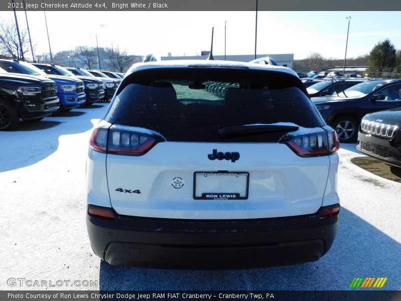 Bright White / Black 2021 Jeep Cherokee Altitude 4x4