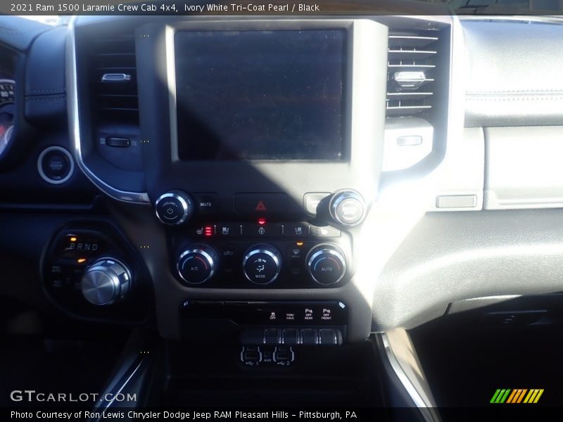 Ivory White Tri-Coat Pearl / Black 2021 Ram 1500 Laramie Crew Cab 4x4