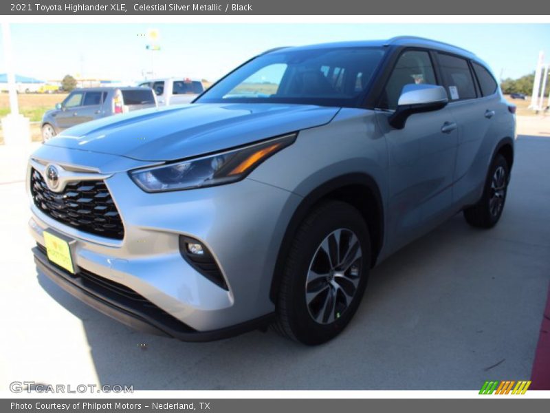 Celestial Silver Metallic / Black 2021 Toyota Highlander XLE