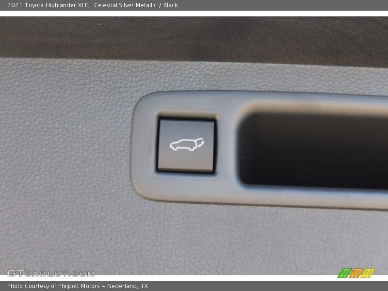 Celestial Silver Metallic / Black 2021 Toyota Highlander XLE